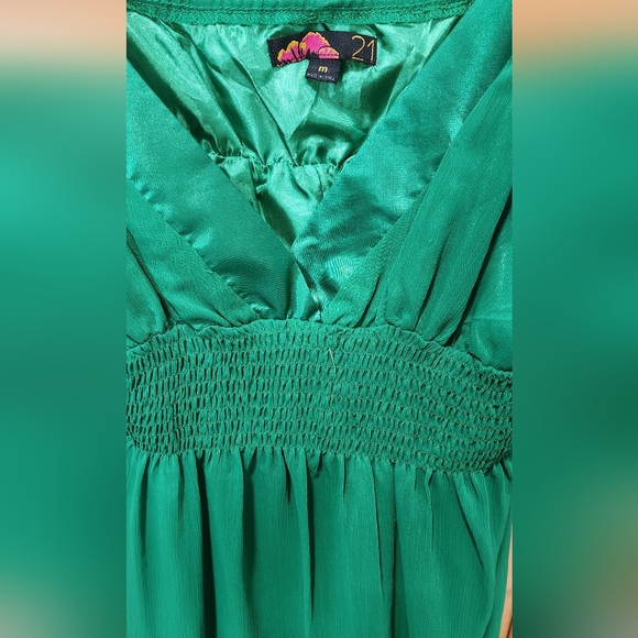 Vibrant Green Dress - Picture 4 of 4